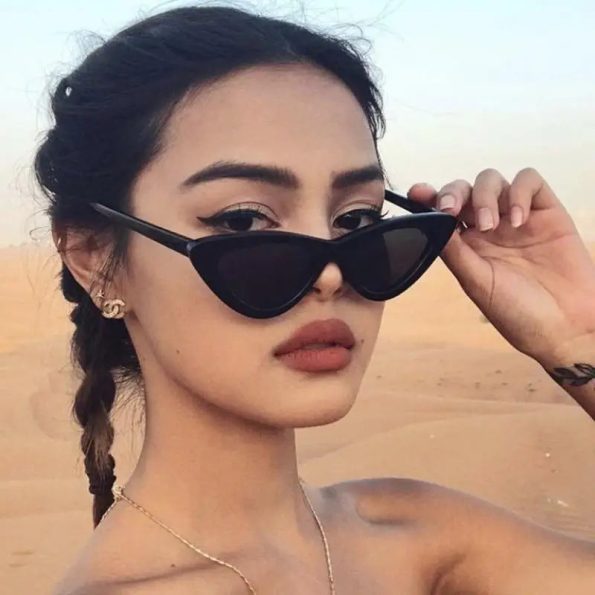 buy-woman-with-sunglasses-hat-and-scarf-online-at-vintage-cat-409