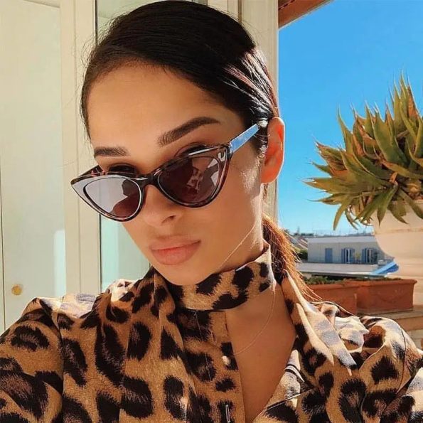 buy-woman-with-sunglasses-hat-and-scarf-online-at-vintage-cat-655